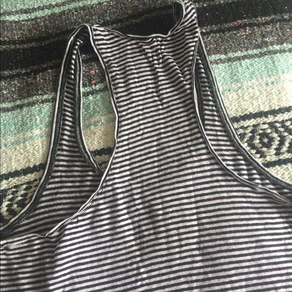 Isabel ÉTOILE Razorback Tank (XL) - Picture 4 of 5